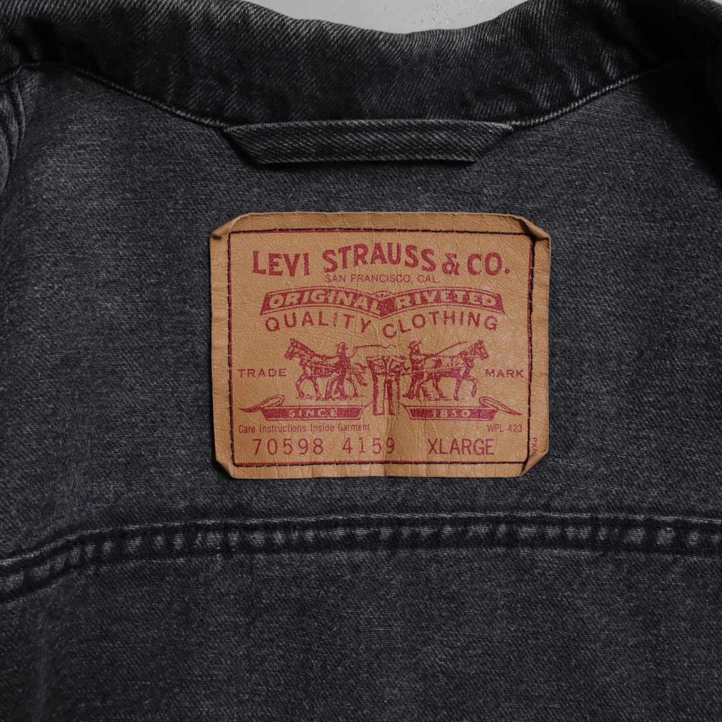 LEVI'S 70598-4159 BLACK DENIM JACKET (XLARGE/GOOD CONDITION)