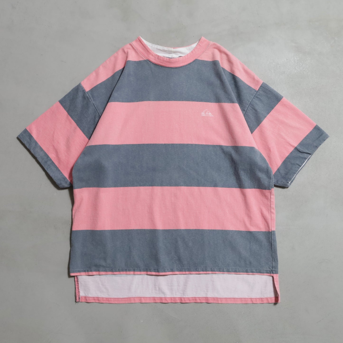QUIKSILVER WIDE STRIPED PATTERN T-SHIRT (LARGE/GOOD CONDITION)