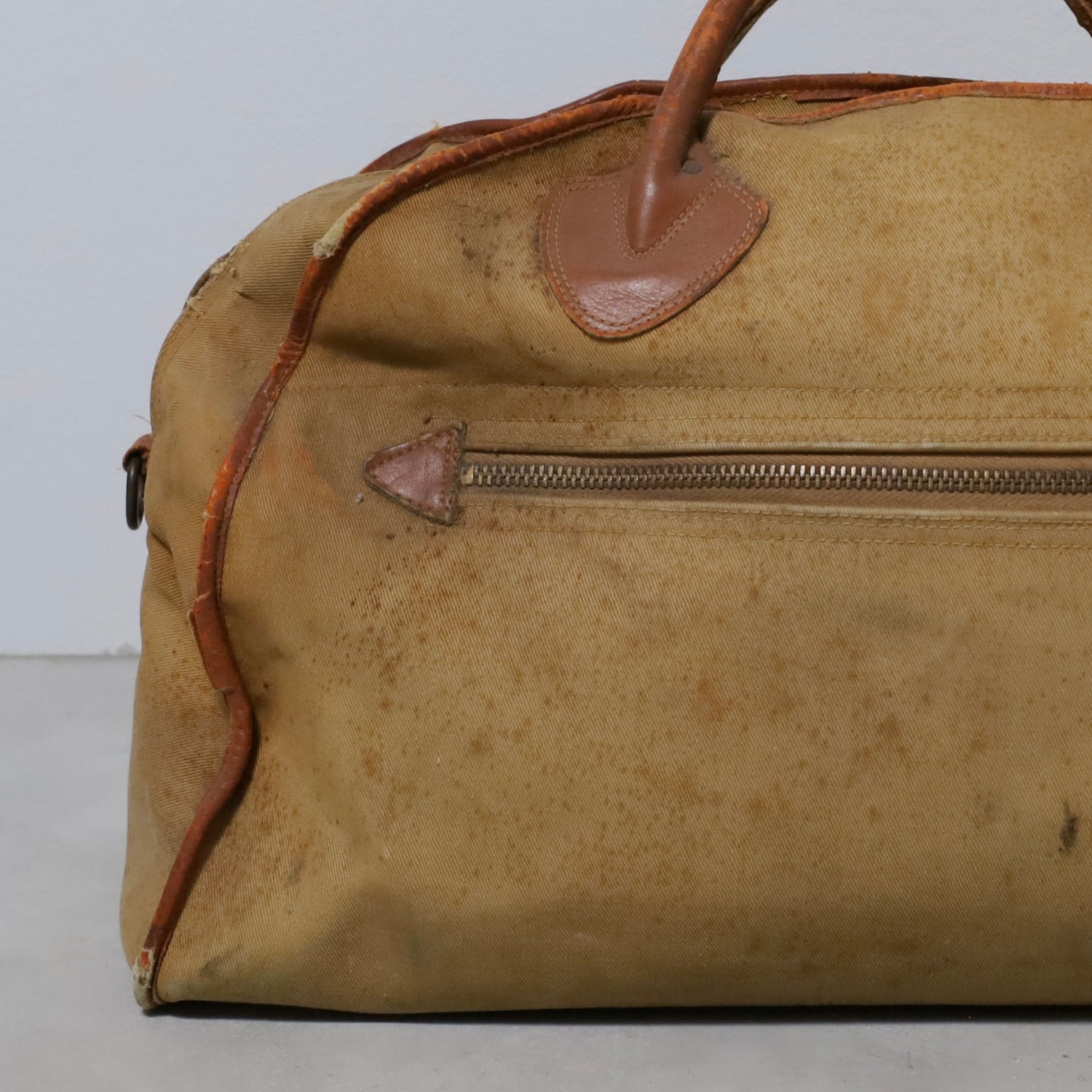 L.L.BEAN ZIPPER DUFFLE BAG WITH BRASS LUGGAGE LOCK (GOOD CONDITION)