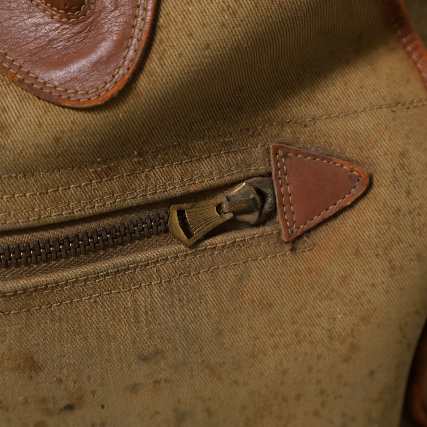 L.L.BEAN ZIPPER DUFFLE BAG WITH BRASS LUGGAGE LOCK (GOOD CONDITION)