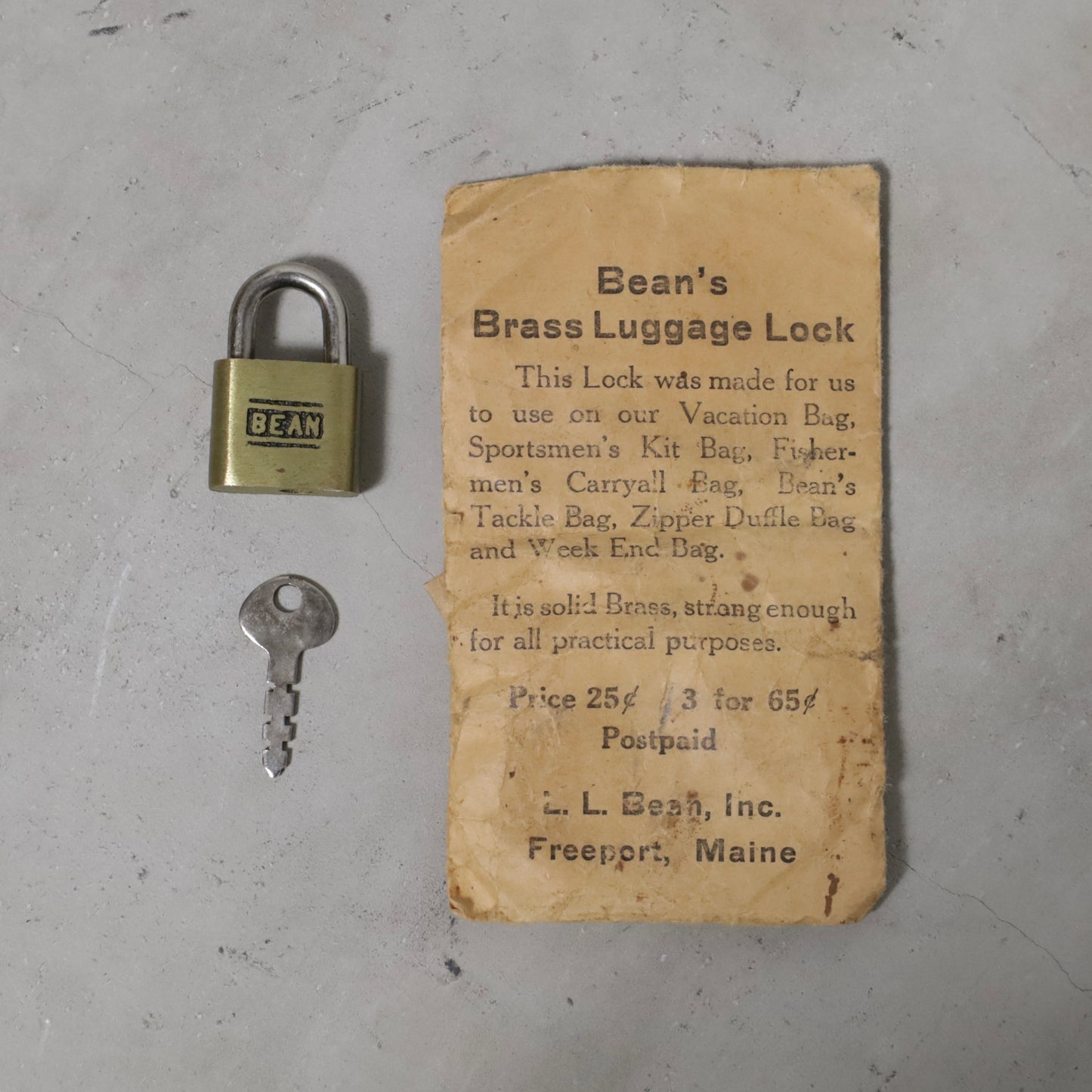 L.L.BEAN ZIPPER DUFFLE BAG WITH BRASS LUGGAGE LOCK (GOOD CONDITION)