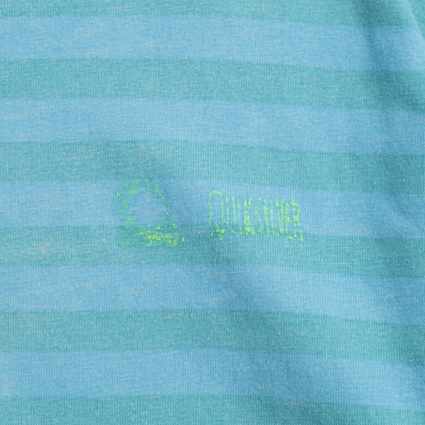 QUIKSILVER STRIPED PATTERN T-SHIRT (LARGE/GOOD CONDITION)