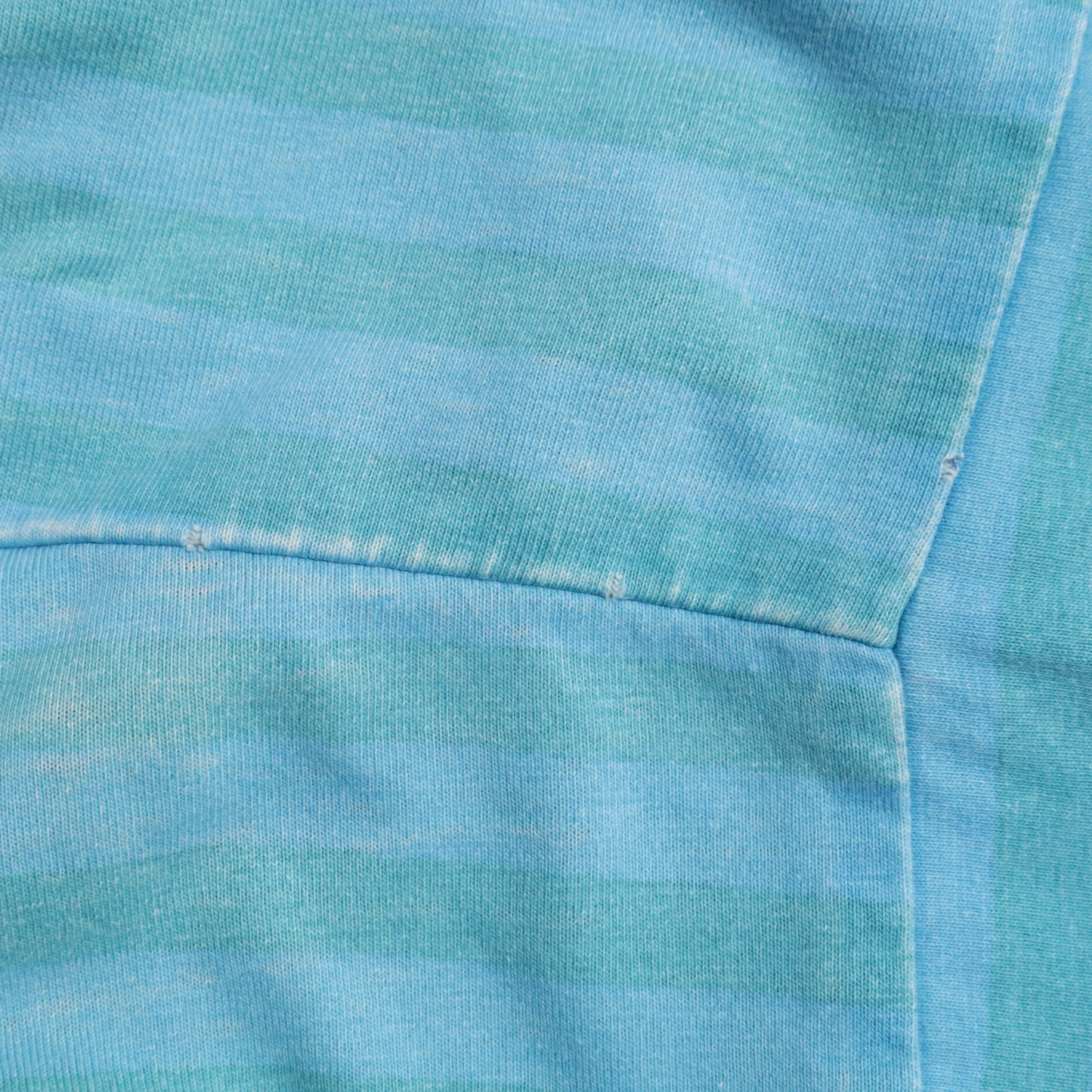 QUIKSILVER STRIPED PATTERN T-SHIRT (LARGE/GOOD CONDITION)