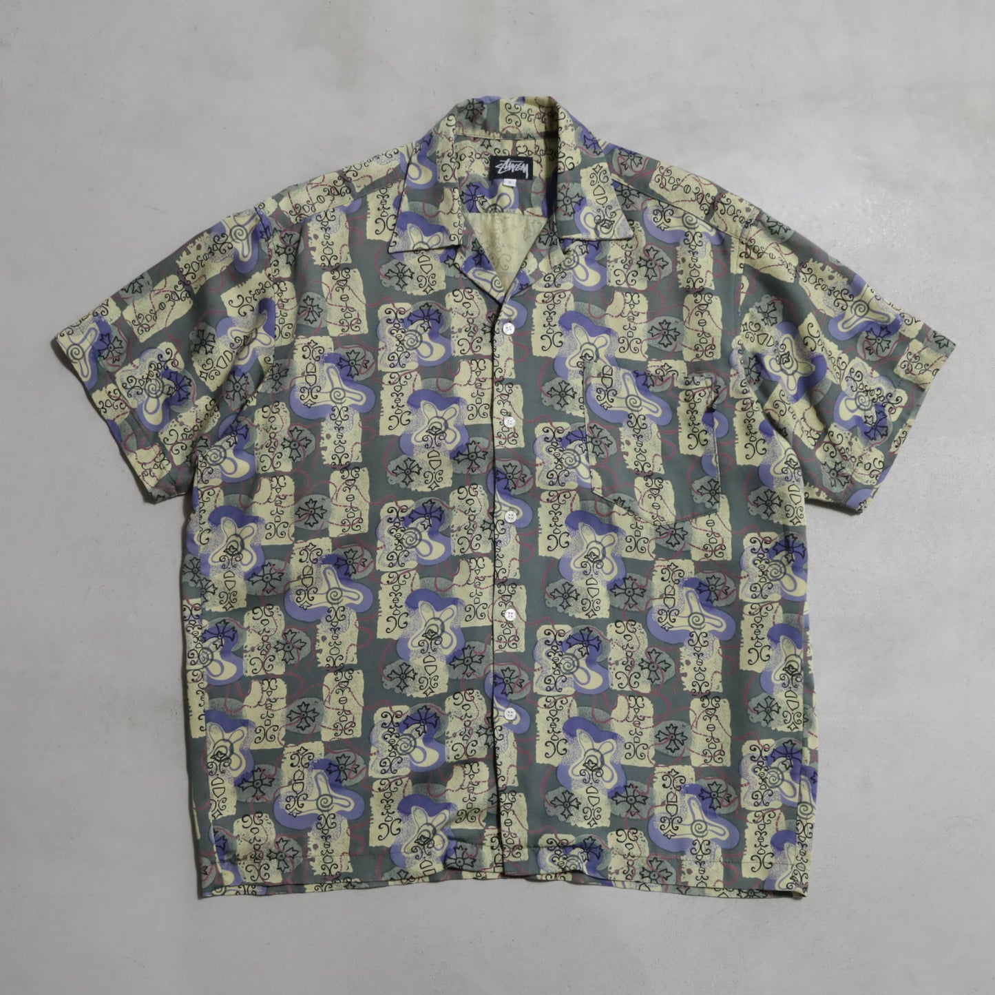 STUSSY ALL-OVER PATTERN RAYON LOOP COLLAR SHIRT (SMALL/VERY GOOD CONDITION)