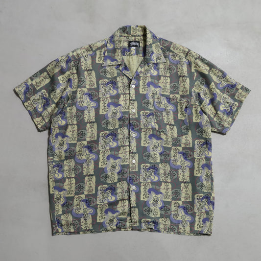 STUSSY ALL-OVER PATTERN RAYON LOOP COLLAR SHIRT (SMALL/VERY GOOD CONDITION)