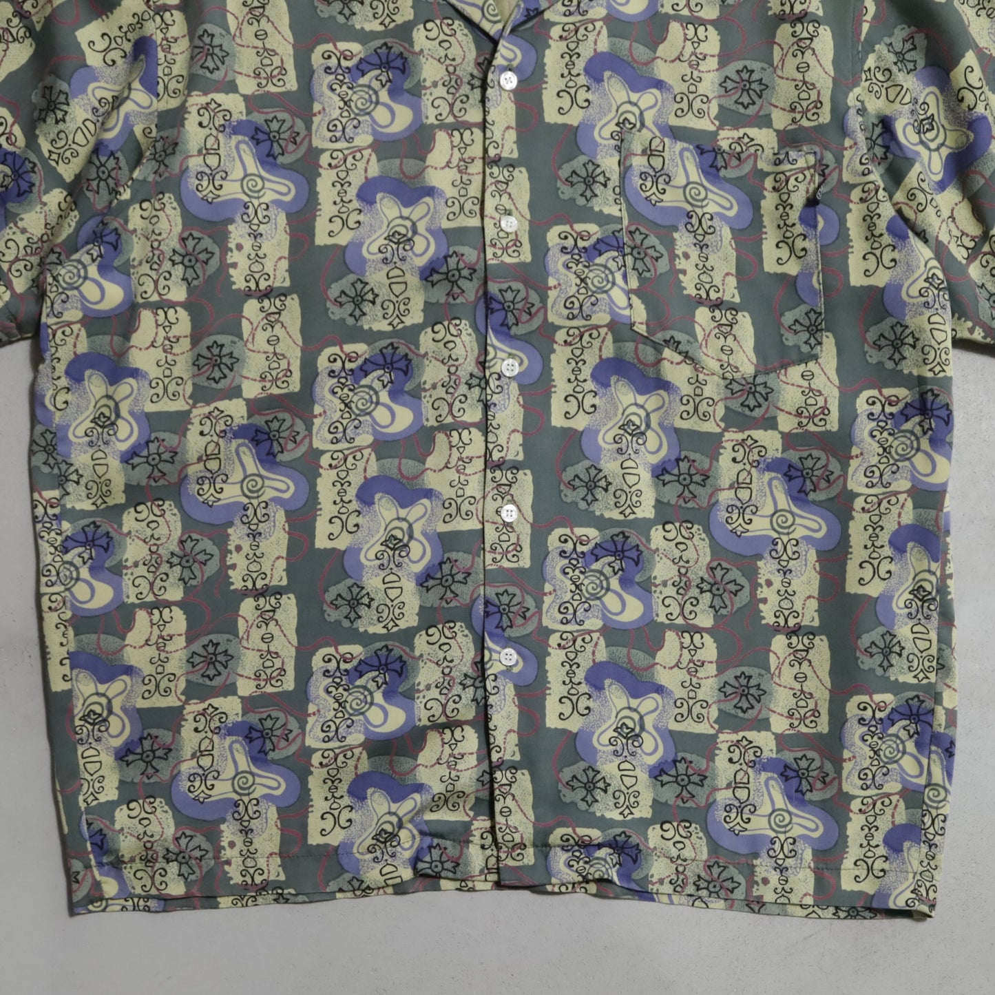 STUSSY ALL-OVER PATTERN RAYON LOOP COLLAR SHIRT (SMALL/VERY GOOD CONDITION)