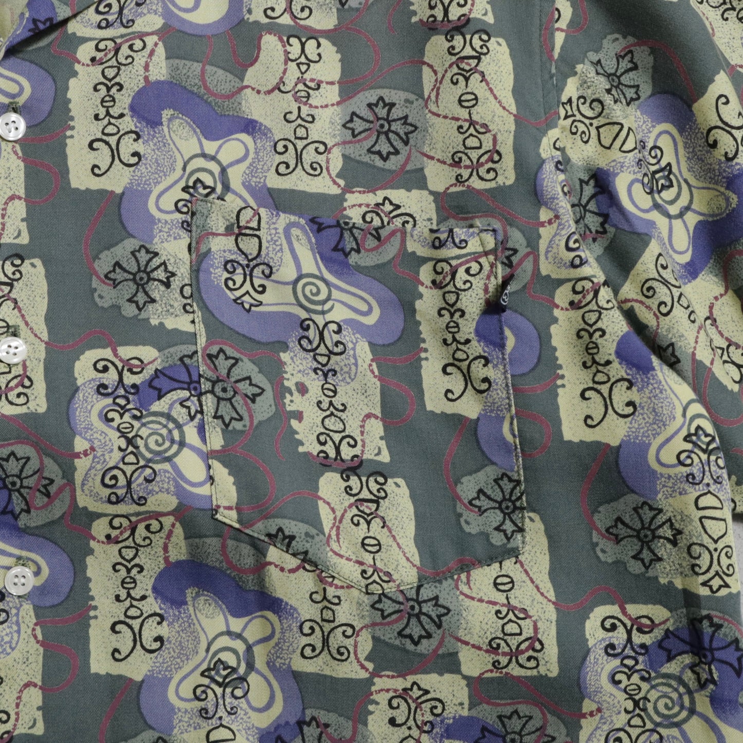 STUSSY ALL-OVER PATTERN RAYON LOOP COLLAR SHIRT (SMALL/VERY GOOD CONDITION)