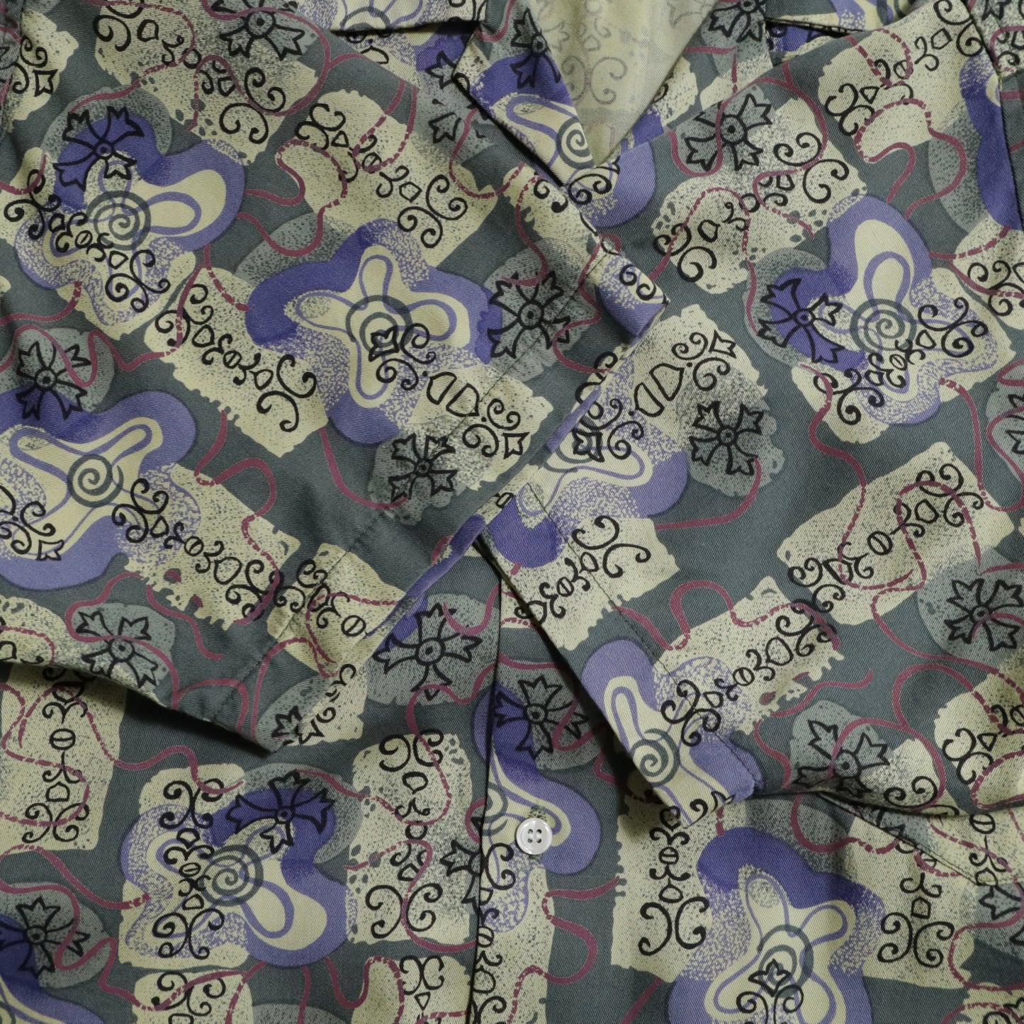STUSSY ALL-OVER PATTERN RAYON LOOP COLLAR SHIRT (SMALL/VERY GOOD CONDITION)