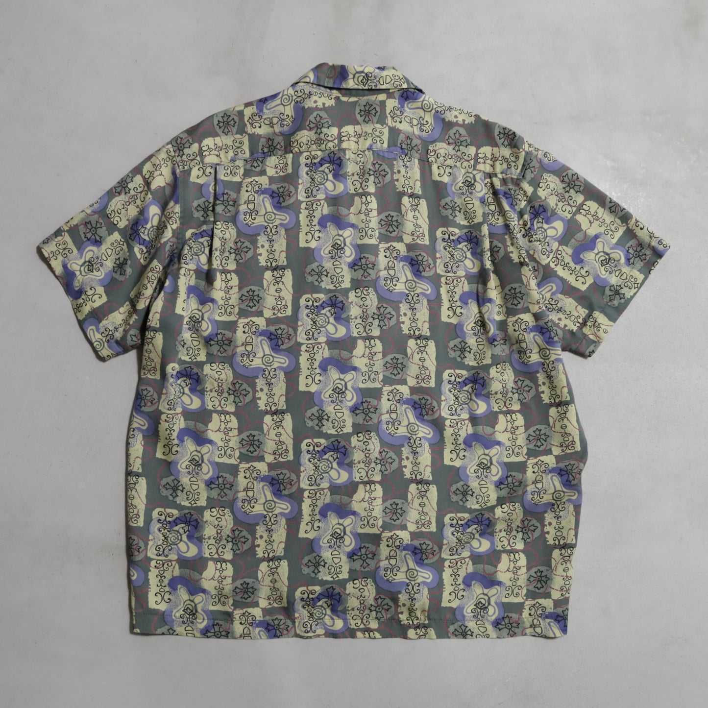 STUSSY ALL-OVER PATTERN RAYON LOOP COLLAR SHIRT (SMALL/VERY GOOD CONDITION)