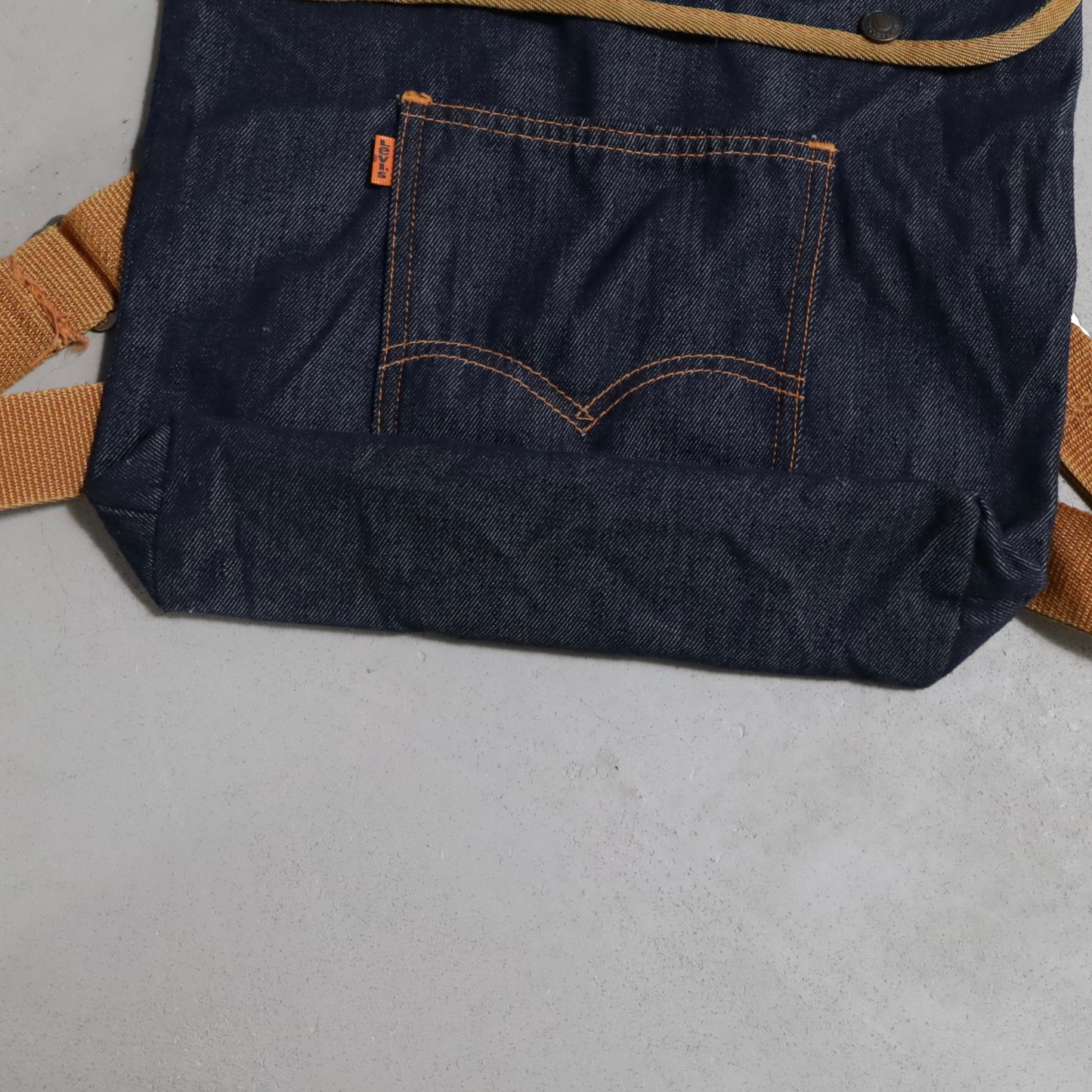 LEVI'S DENIM BACKPACK (GOOD CONDITION)