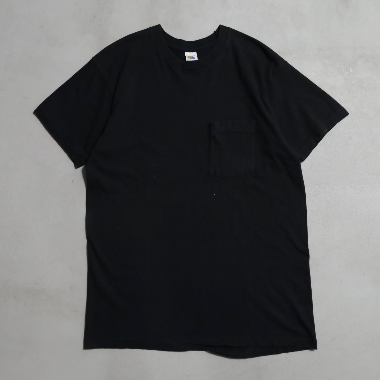 FRUIT OF THE LOOM BLACK PLAIN T-SHIRT (ONE POCKET/XLARGE/GOOD CONDITION)