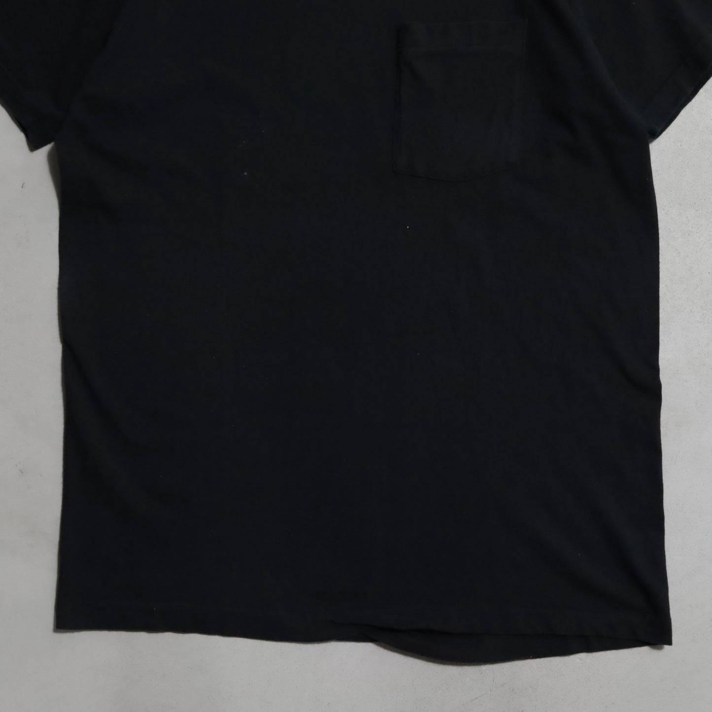 FRUIT OF THE LOOM BLACK PLAIN T-SHIRT (ONE POCKET/XLARGE/GOOD CONDITION)