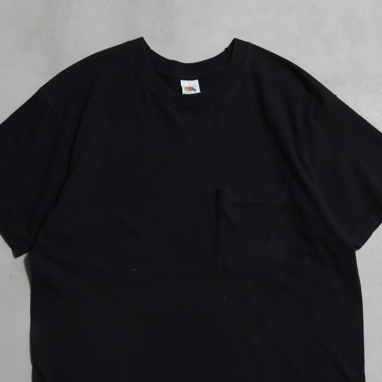 FRUIT OF THE LOOM BLACK PLAIN T-SHIRT (ONE POCKET/XLARGE/GOOD CONDITION)