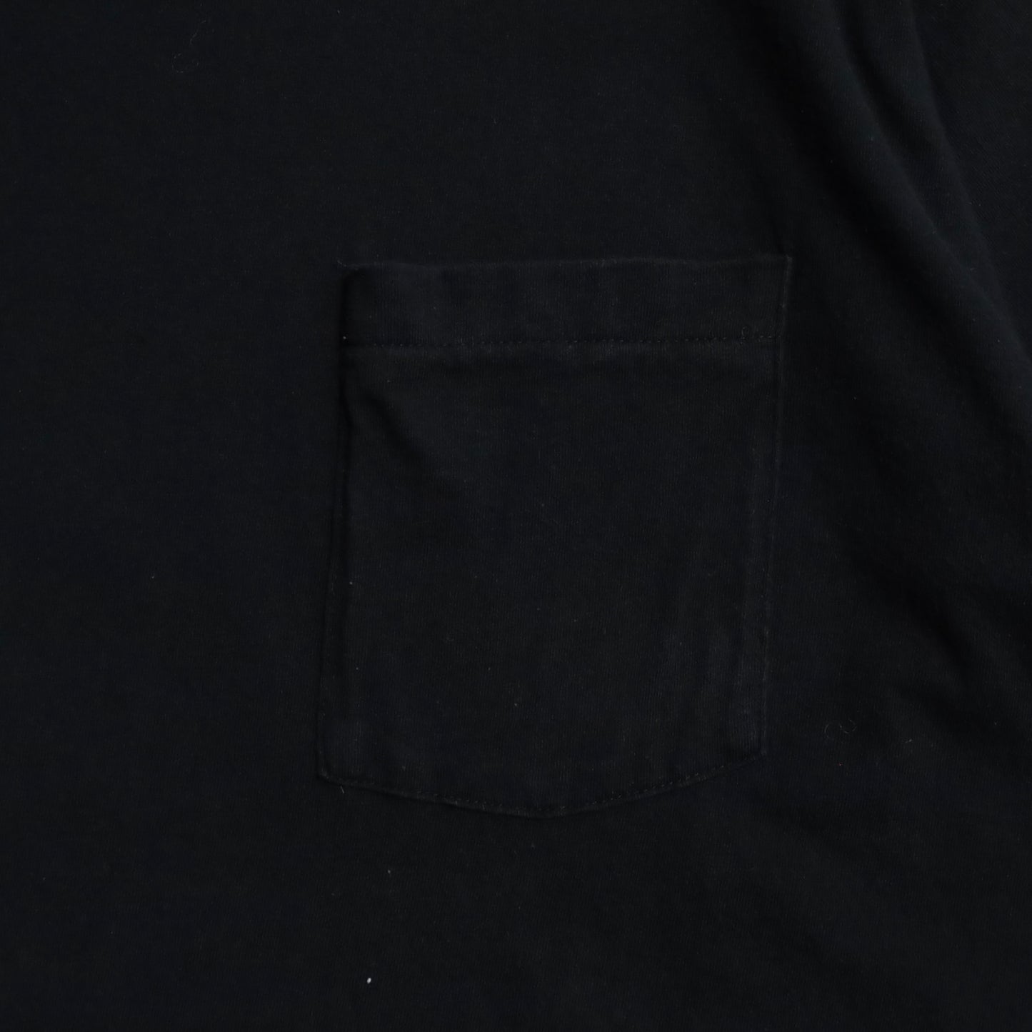 FRUIT OF THE LOOM BLACK PLAIN T-SHIRT (ONE POCKET/XLARGE/GOOD CONDITION)