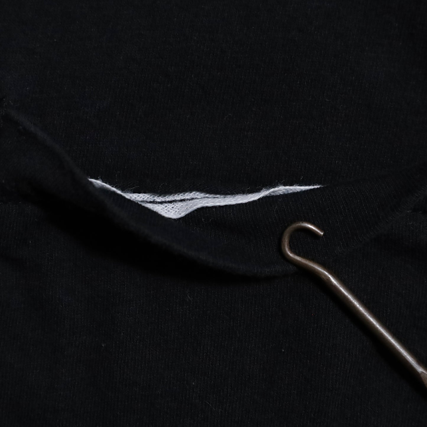 FRUIT OF THE LOOM BLACK PLAIN T-SHIRT (ONE POCKET/XLARGE/GOOD CONDITION)