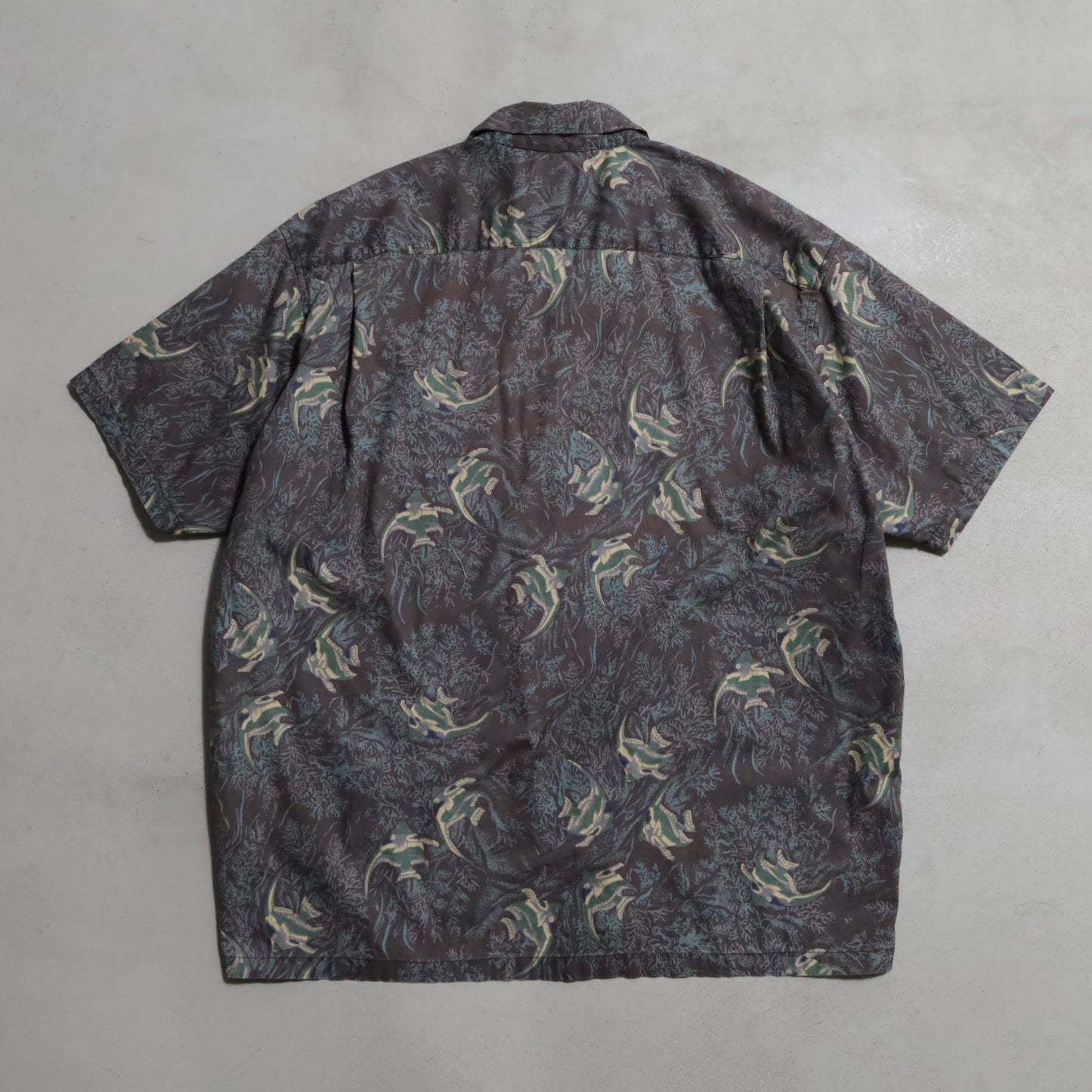 STUSSY ALL-OVER PATTERN LOOP COLLAR SHIRT (MEDIUM/VERY GOOD CONDITION)