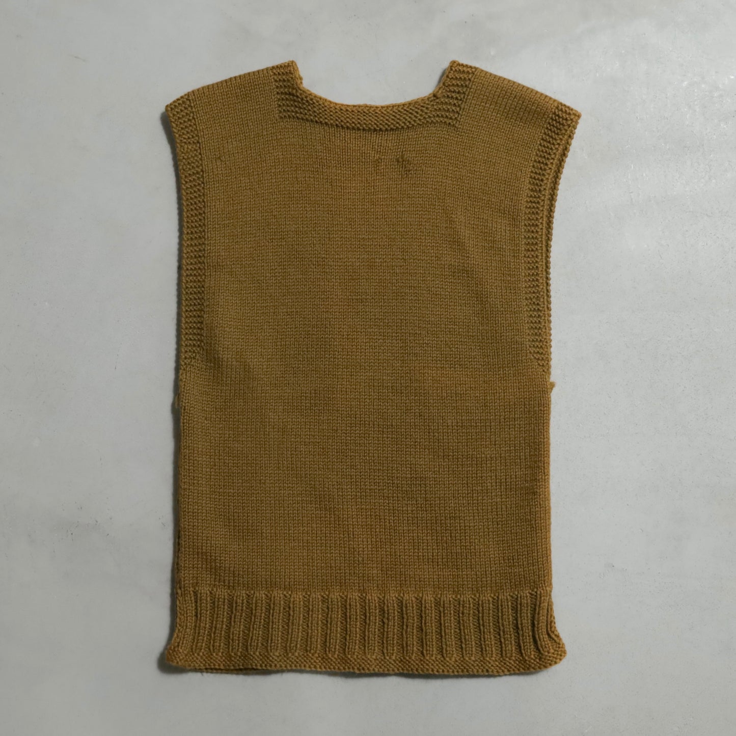 AROUND WWI-WWII AMERICAN RED CROSS KNIT VEST (GOOD CONDITION)