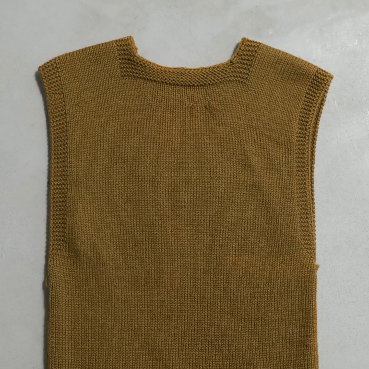 AROUND WWI-WWII AMERICAN RED CROSS KNIT VEST (GOOD CONDITION)
