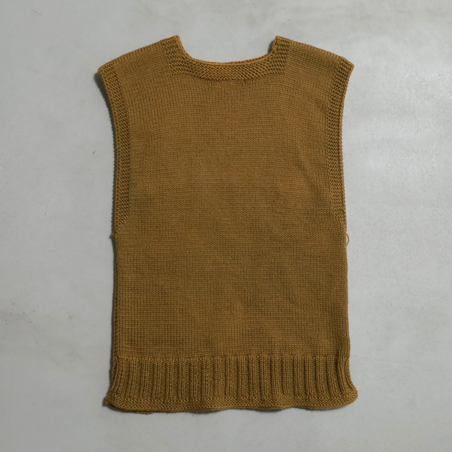 AROUND WWI-WWII AMERICAN RED CROSS KNIT VEST (GOOD CONDITION)