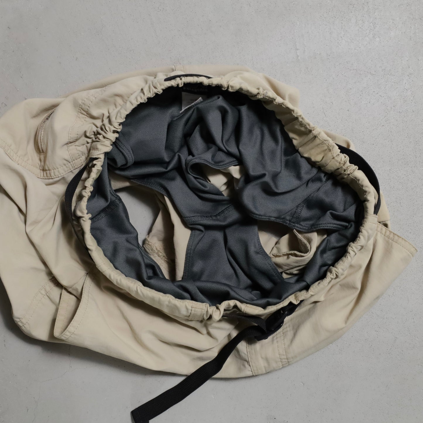 PATAGONIA GI III WATER SHORTS (7 INC/MEDIUM/GOOD CONDITION)
