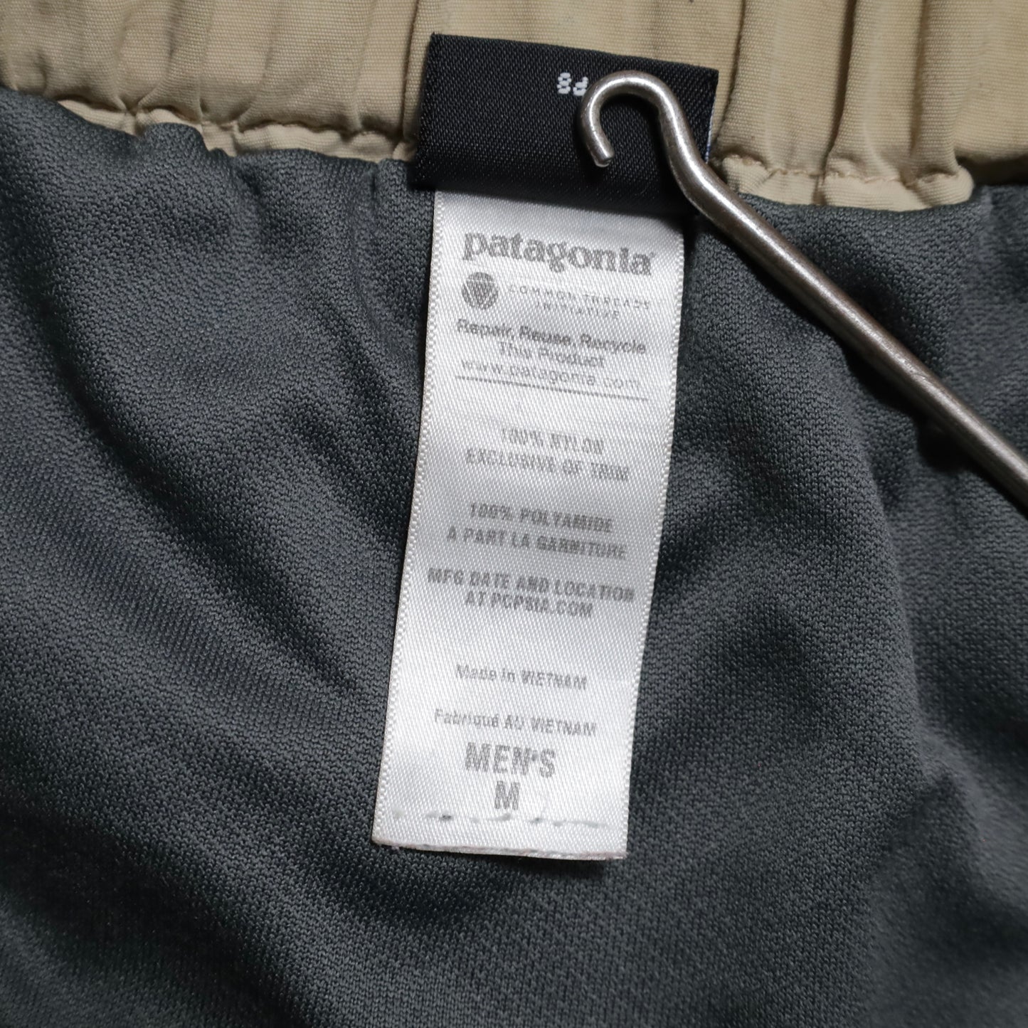 PATAGONIA GI III WATER SHORTS (7 INC/MEDIUM/GOOD CONDITION)
