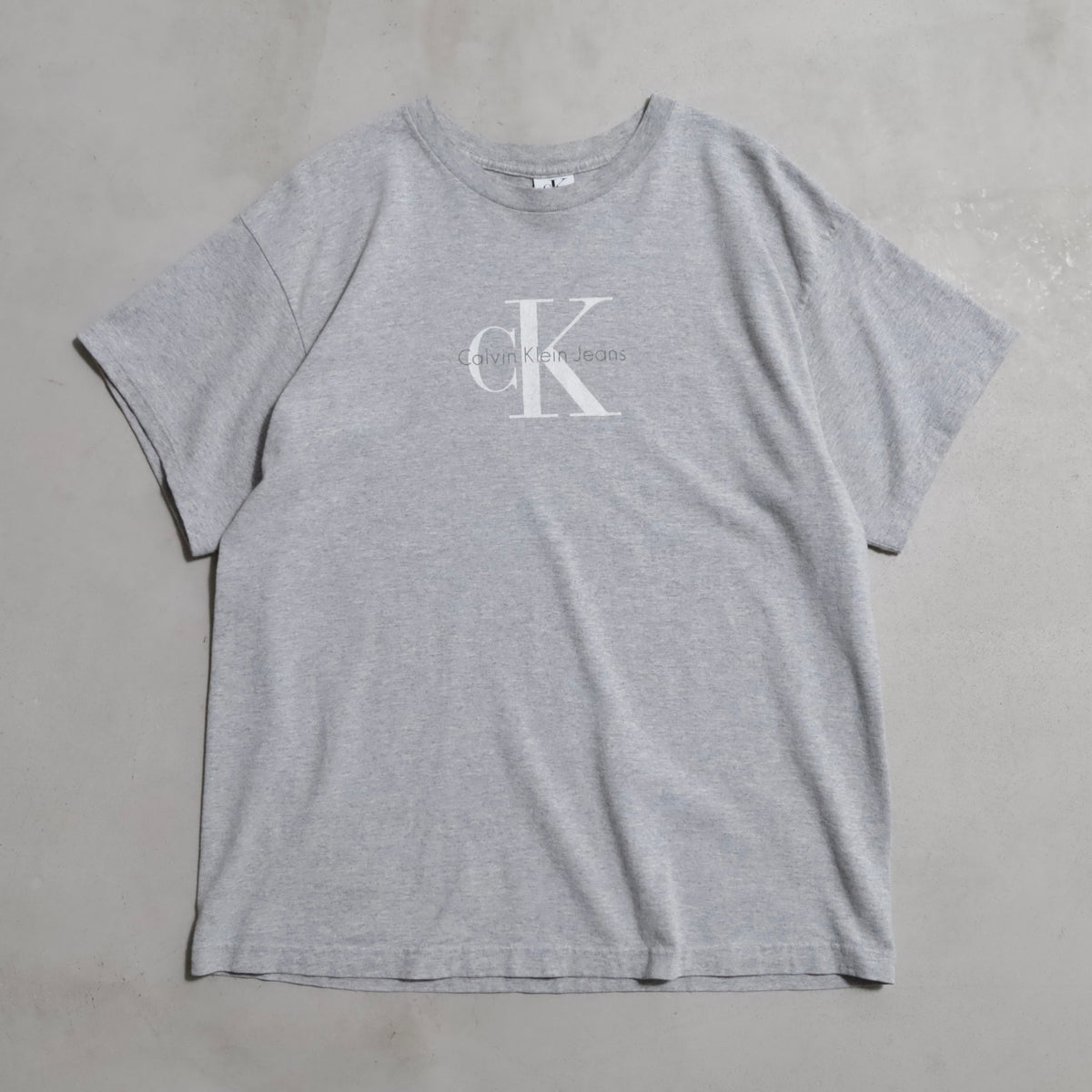 CALVIN KLEIN ROGO T-SHIRT (XLARGE/GOOD CONDITION)