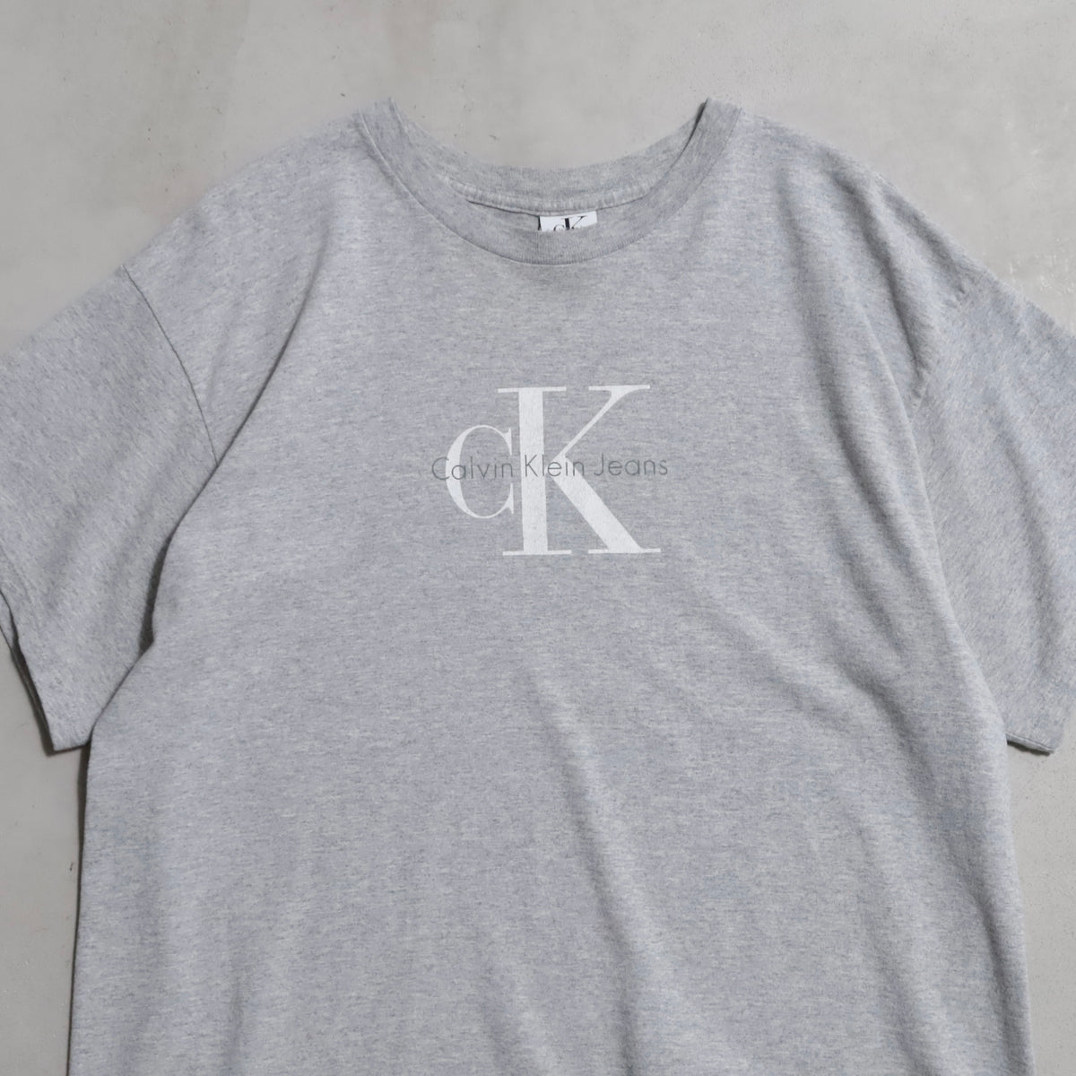 CALVIN KLEIN ROGO T-SHIRT (XLARGE/GOOD CONDITION)