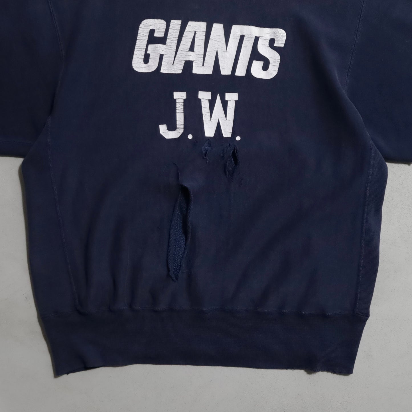 CHAMPION REVERSE WEAVE CUT-OFF SWEAT SHIRT (XLARGE/GOOD DAMAGE)