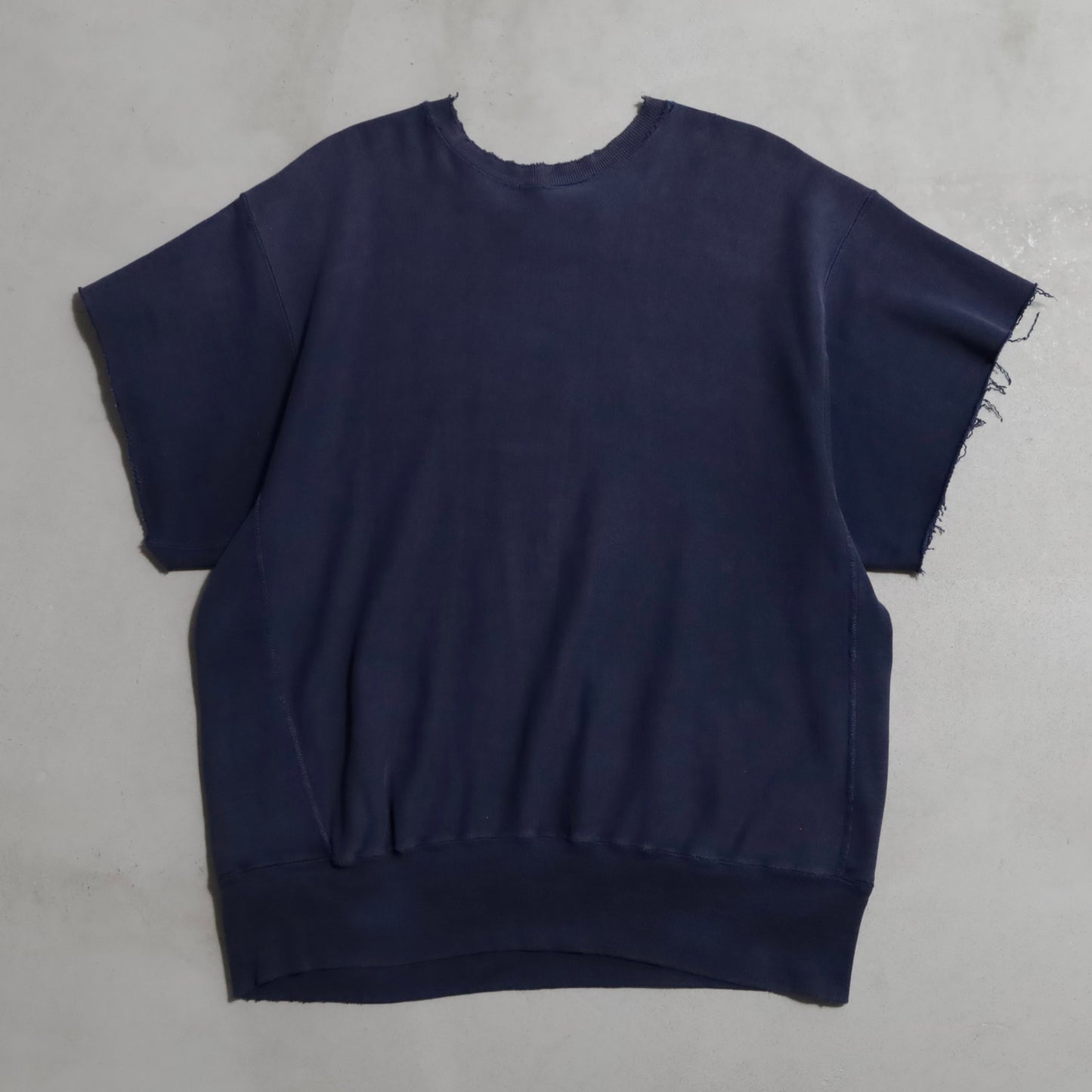 CHAMPION REVERSE WEAVE CUT-OFF SWEAT SHIRT (XLARGE/GOOD DAMAGE)