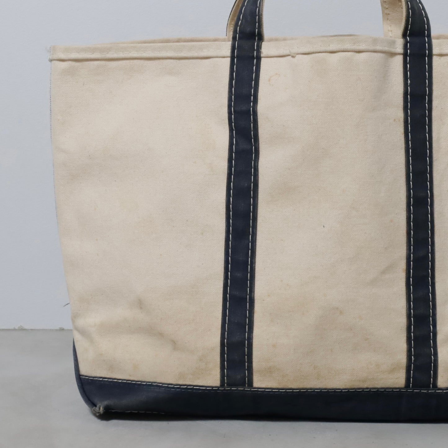L.L.BEAN BOAT AND TOTE (LARGE/NAVY/GOOD CONDITION)