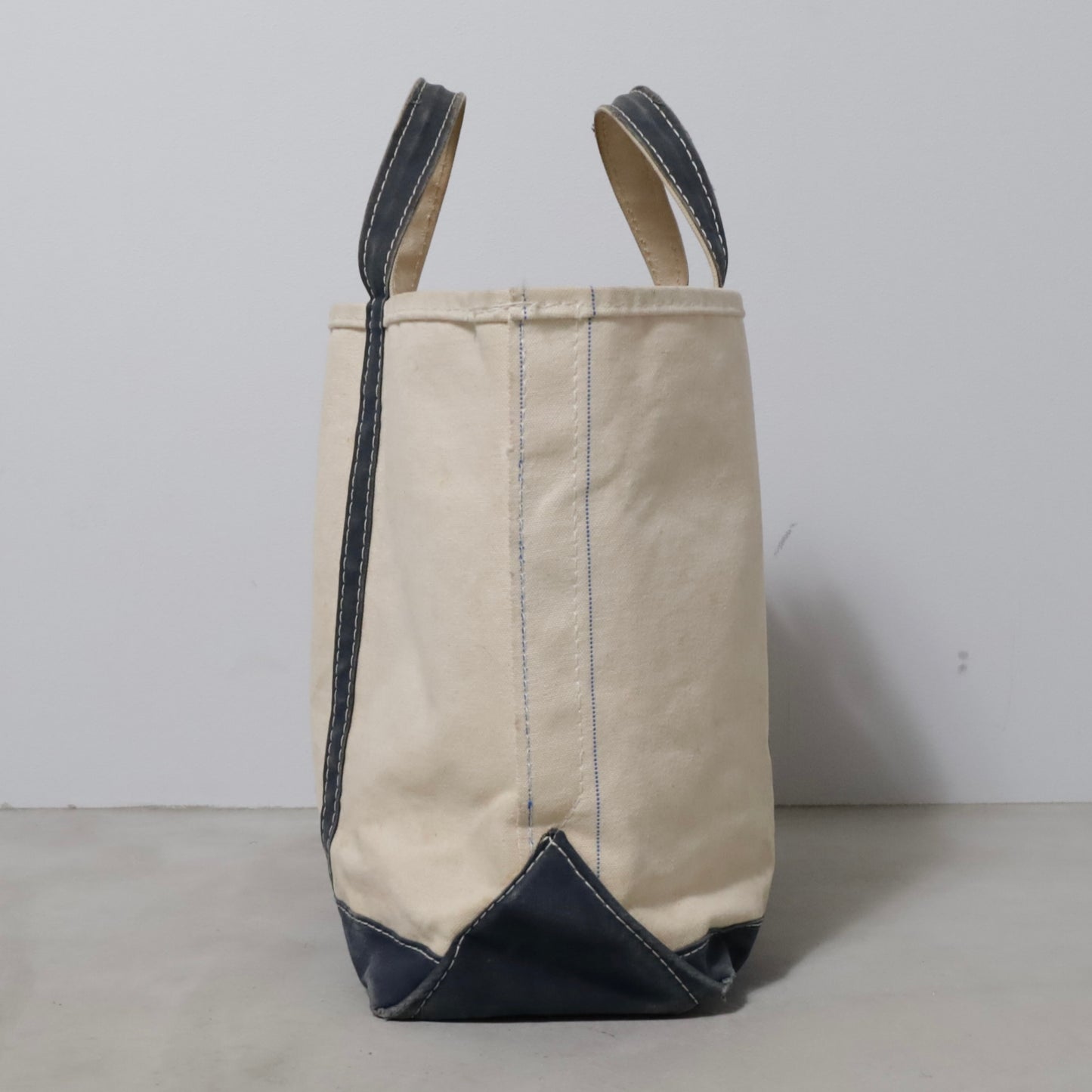 L.L.BEAN BOAT AND TOTE (LARGE/NAVY/GOOD CONDITION)