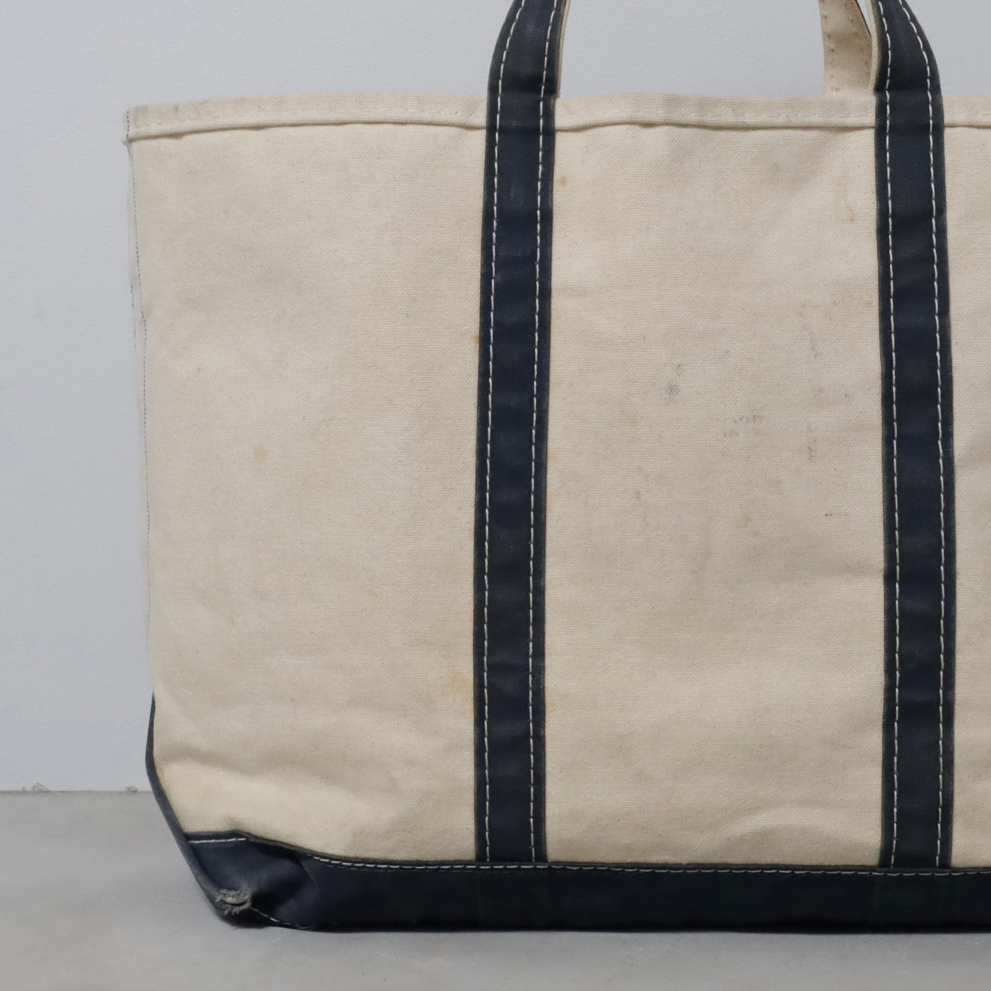L.L.BEAN BOAT AND TOTE (LARGE/NAVY/GOOD CONDITION)