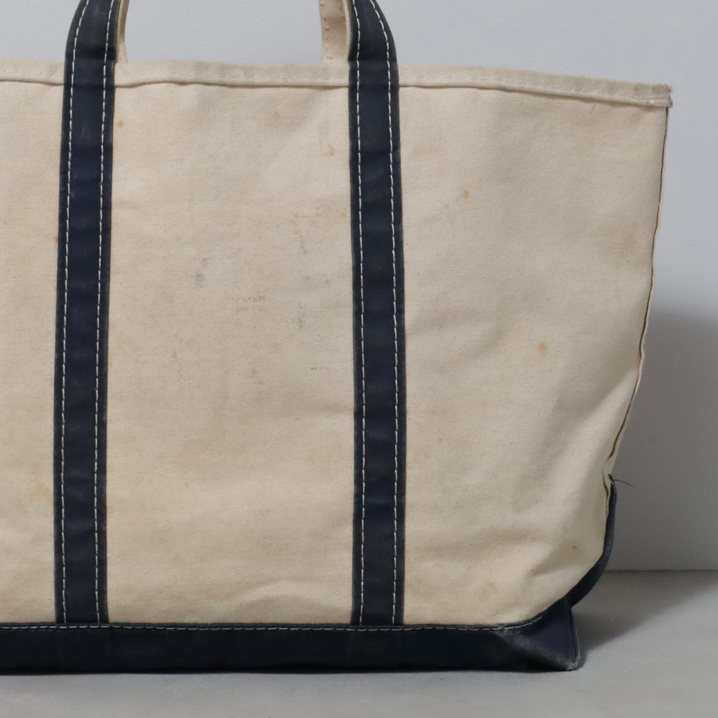 L.L.BEAN BOAT AND TOTE (LARGE/NAVY/GOOD CONDITION)