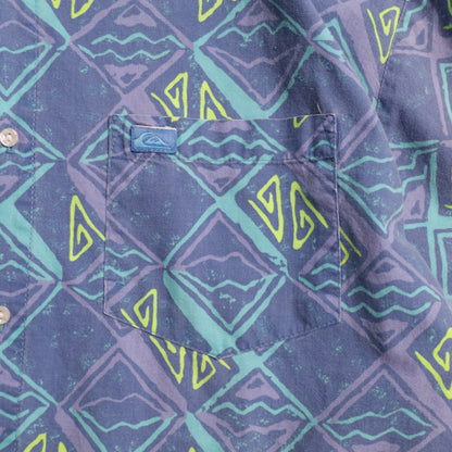 QUIKSILVER ALL-OVER PATTERN S/S B.D. SHIRT (XLARGE/GOOD CONDITION)