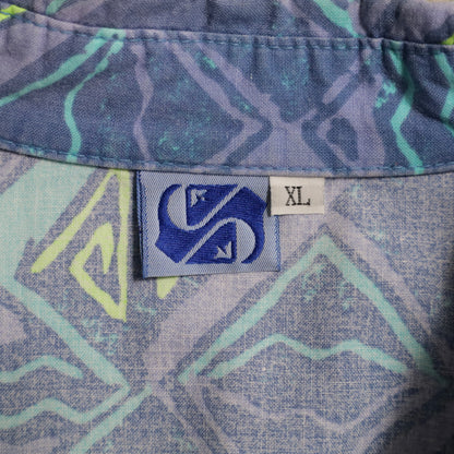 QUIKSILVER ALL-OVER PATTERN S/S B.D. SHIRT (XLARGE/GOOD CONDITION)