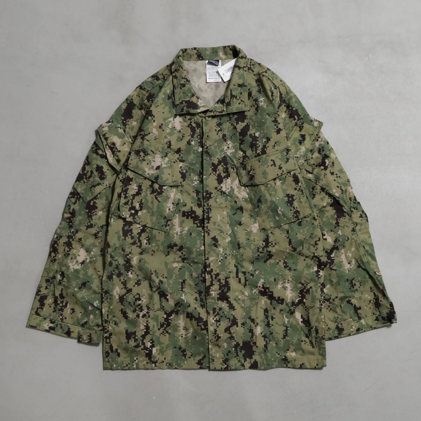 DEAD STOCK PATAGONIA MARS LEVEL 9 TEMPERATE BLOUSE (MEDIUM/REGULAR)