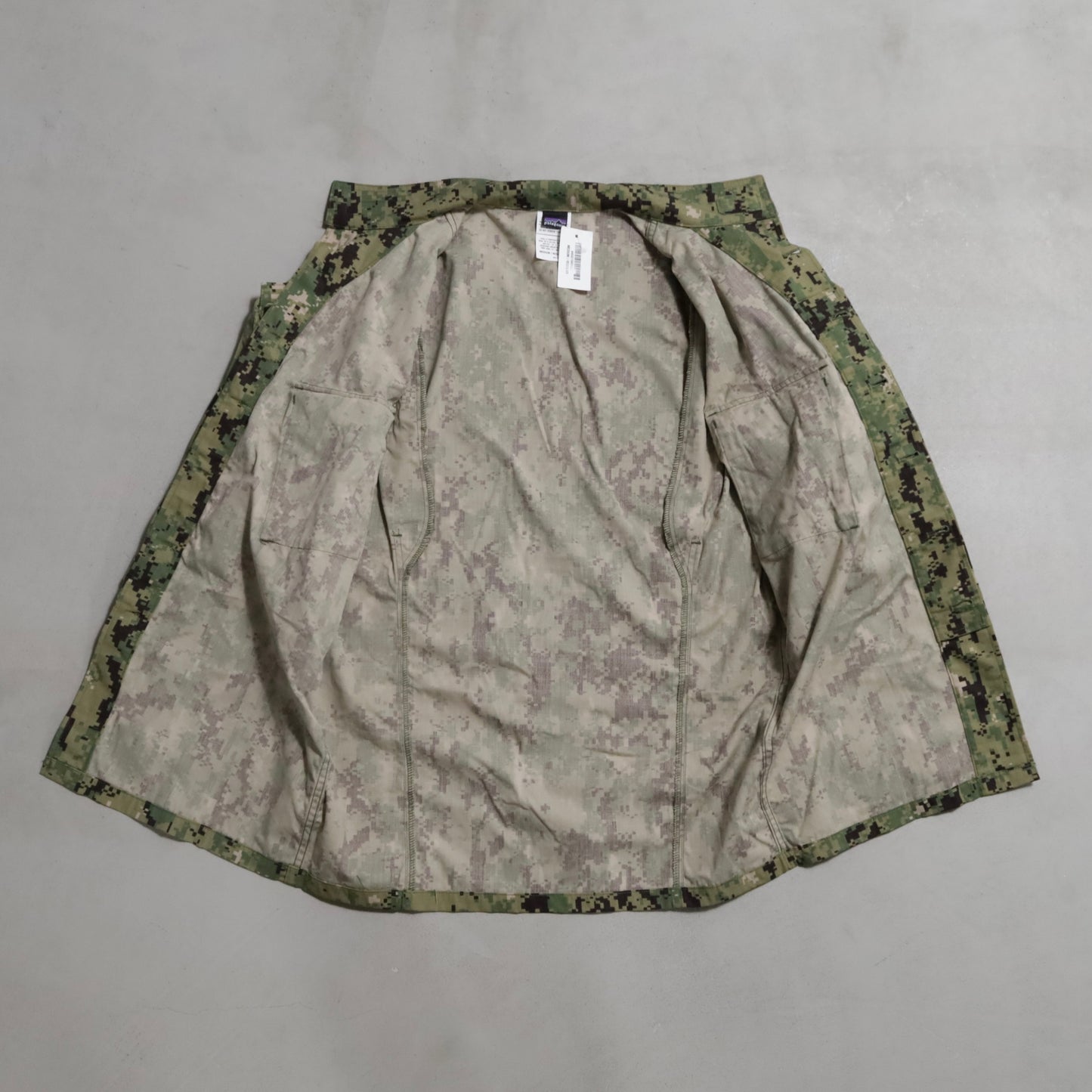 DEAD STOCK PATAGONIA MARS LEVEL 9 TEMPERATE BLOUSE (MEDIUM/REGULAR)