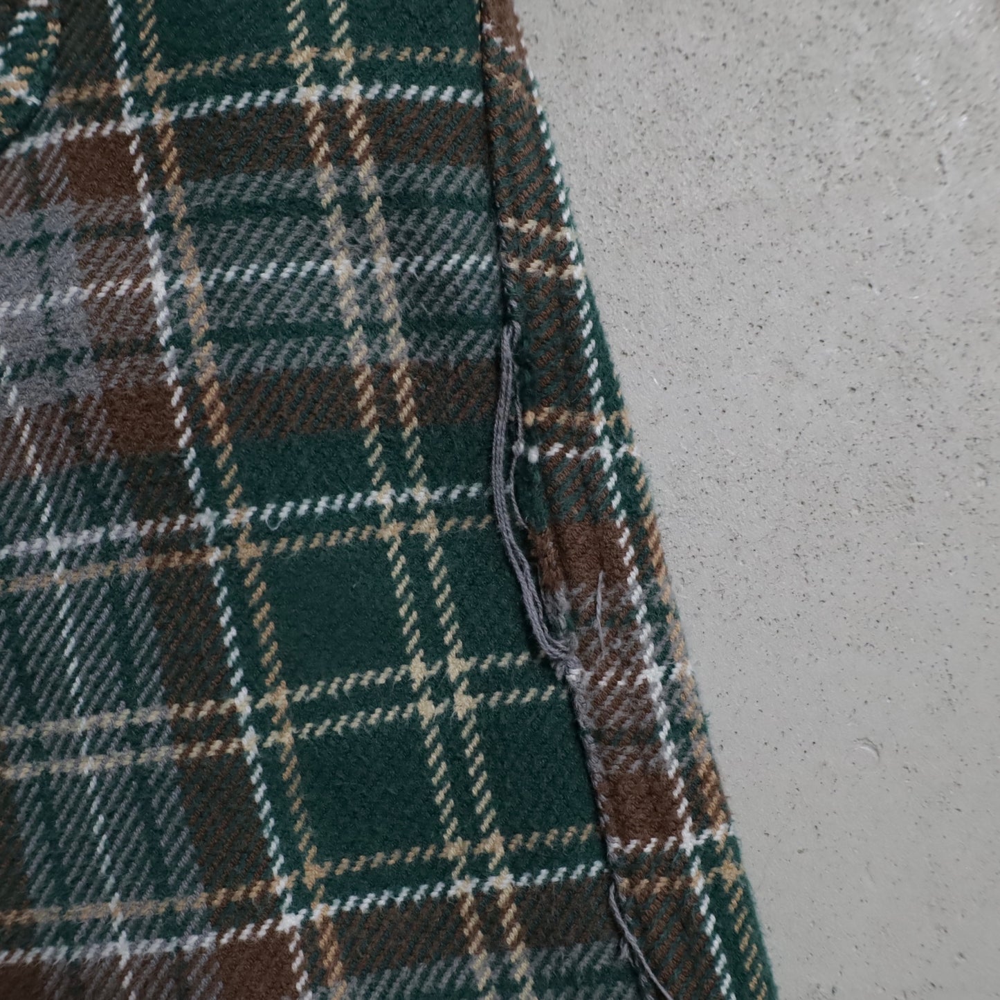 FIVEBROTHER PLAID HEAVY FLANNEL SHIRT (LARGE/GOOD CONDITION)