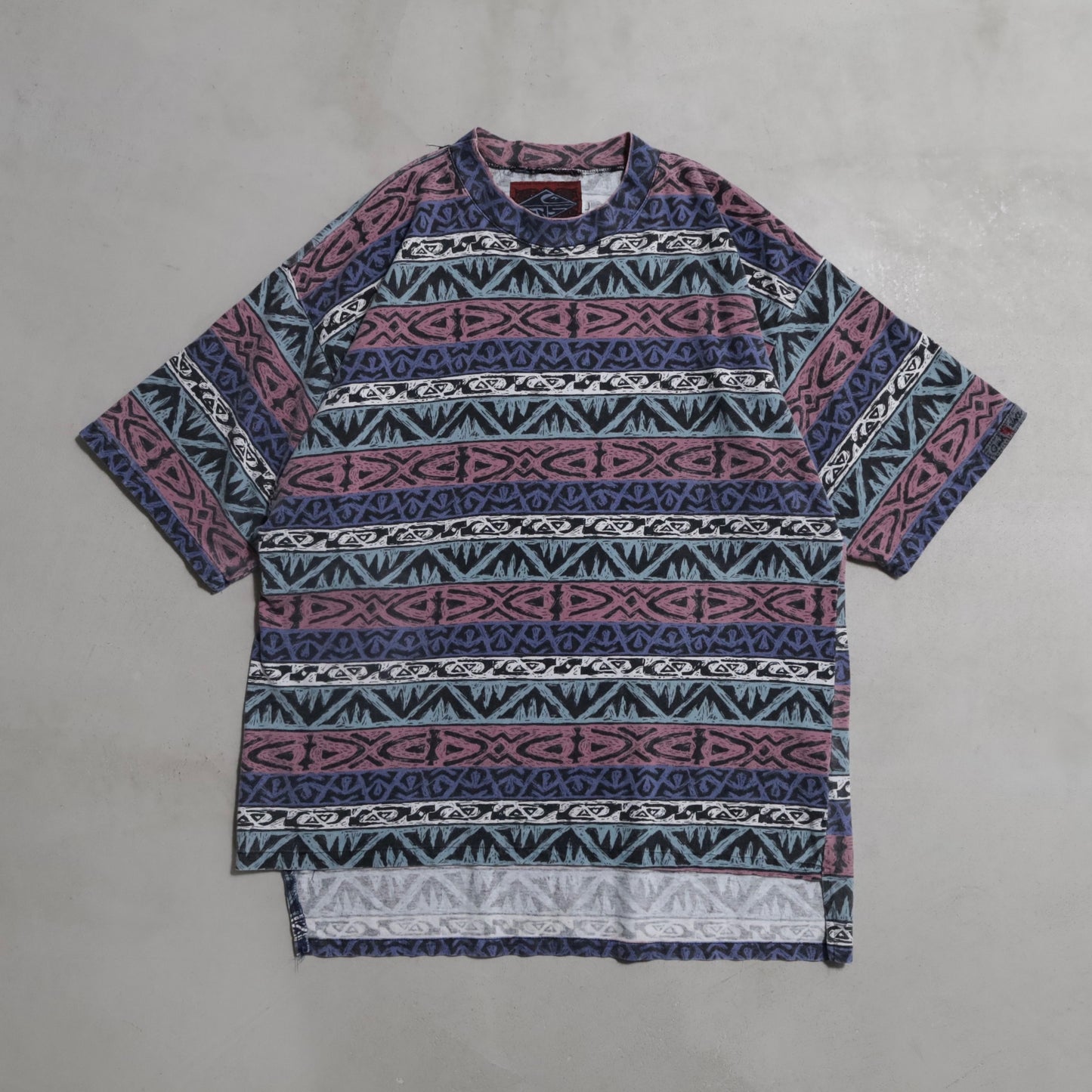 QUIKSILVER STRIPED PATTERN T-SHIRT (LARGE/GOOD CONDITION)