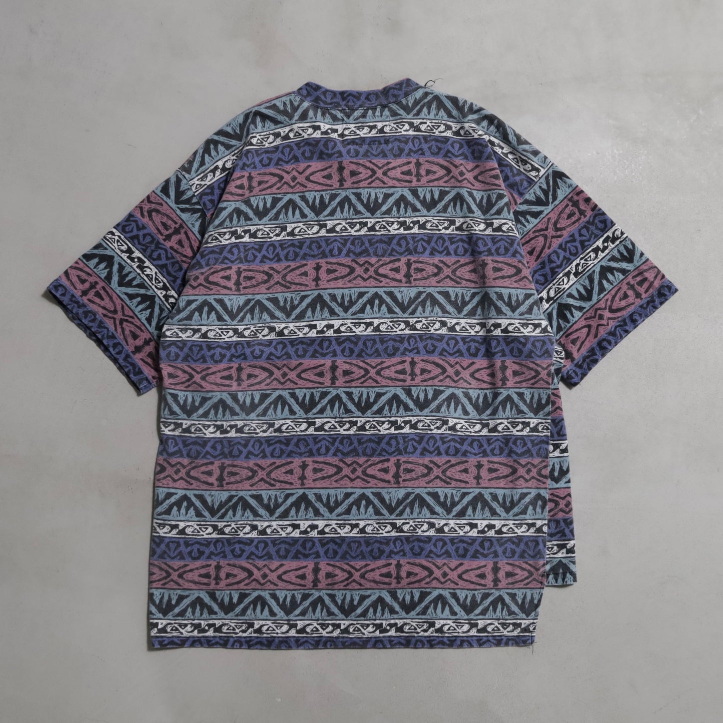 QUIKSILVER STRIPED PATTERN T-SHIRT (LARGE/GOOD CONDITION)