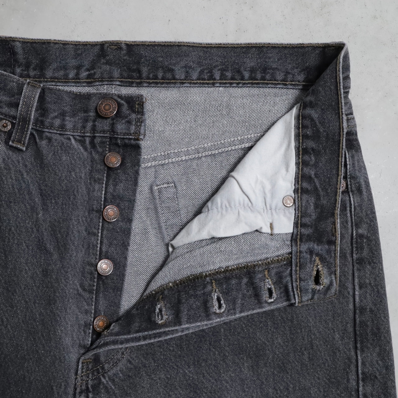 LEVI'S 501-0658 BLACK DENIM PANTS (W34L32/GOOD CONDITION)