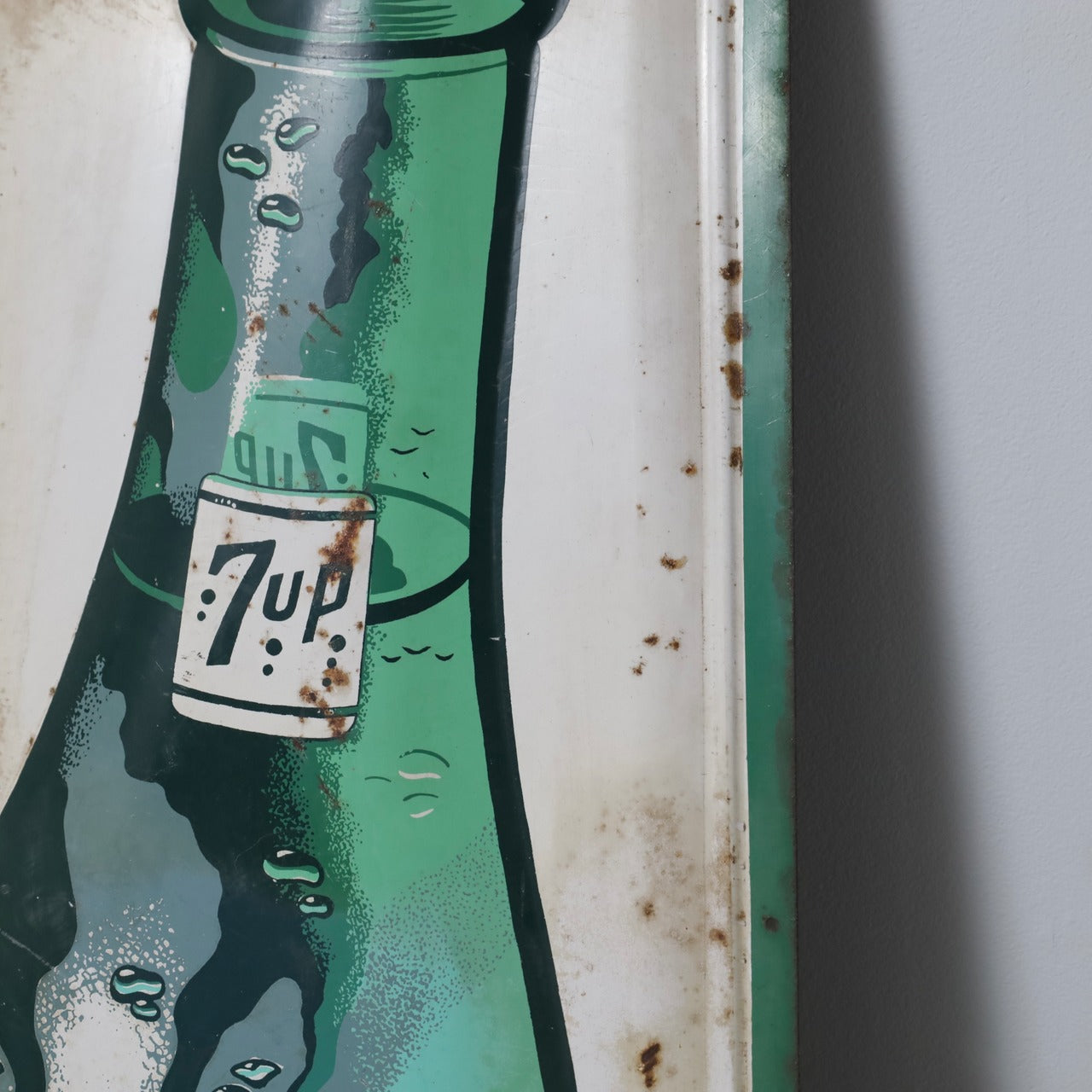 7UP BOTTLE LOGO ADVERTISING SIGN (GOOD CONDITION)