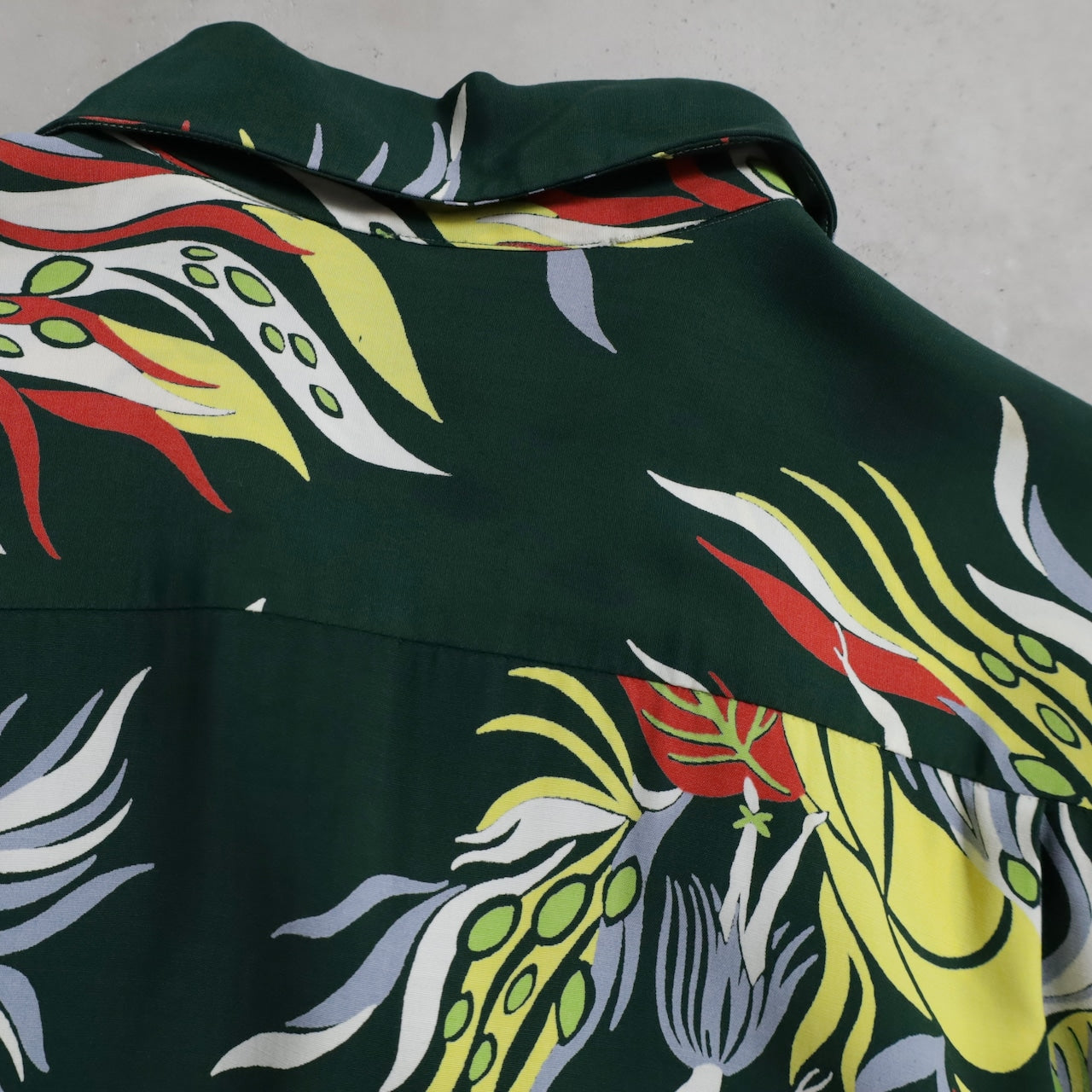 DUKE KAHANAMOKU "SACRED GARDEN" L/S HAWAIIAN SHIRT (MEDIUM/MINT CONDITION)