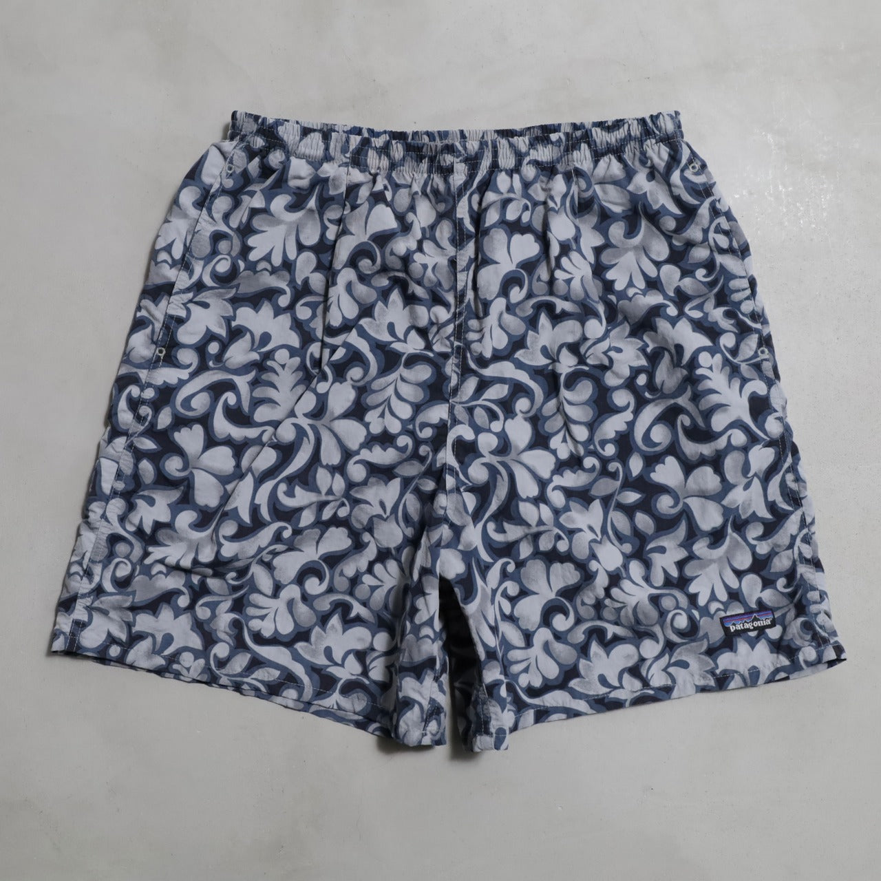 PATAGONIA BAGGIES SHORTS (LARGE/LONG/GOOD CONDITION)
