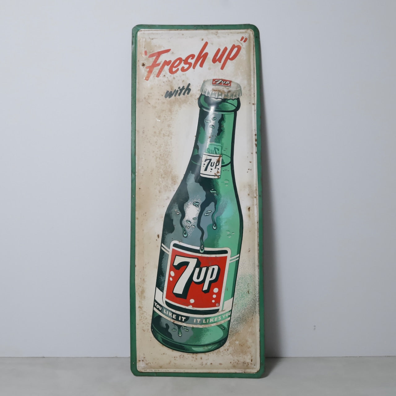 7UP BOTTLE LOGO ADVERTISING SIGN (GOOD CONDITION)